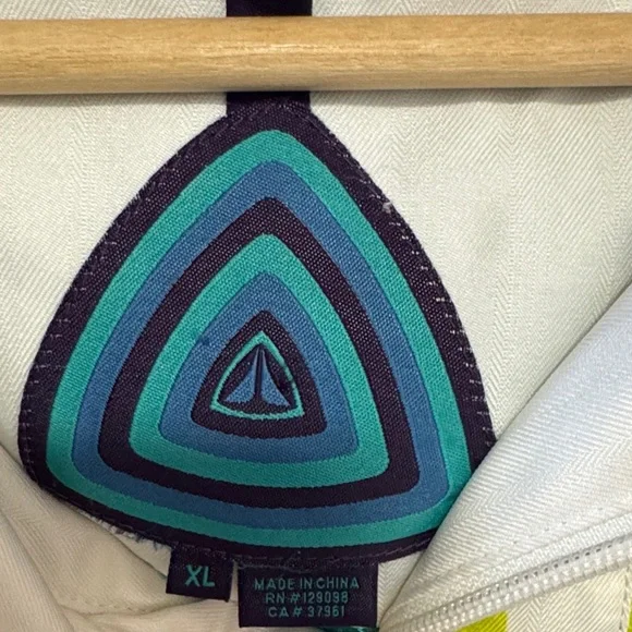 Women's Geometric Patterned Jacket - Picture 2 of 6